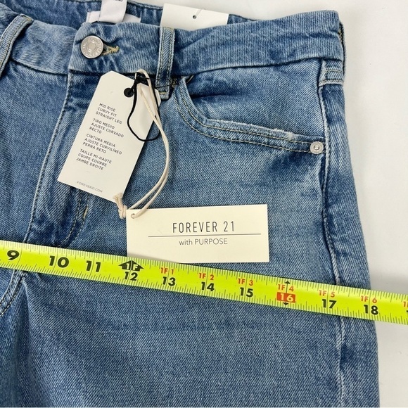 NWT Forever 21 Women’s Blue Jeans Sz 4 (27) Light Wash Mid-Rise Curved Straight - Picture 14 of 16